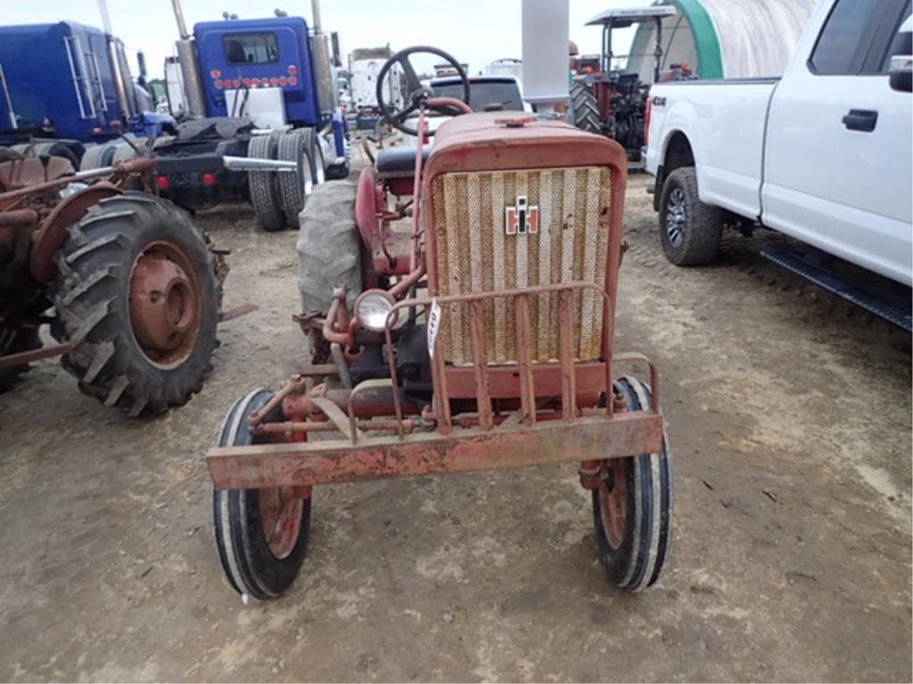 Image of Farmall 140 Primary image