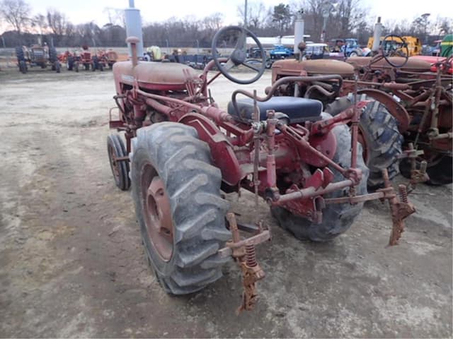 Image of Farmall 140 equipment image 4