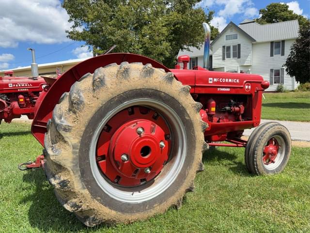 Image of Farmall W9 equipment image 2