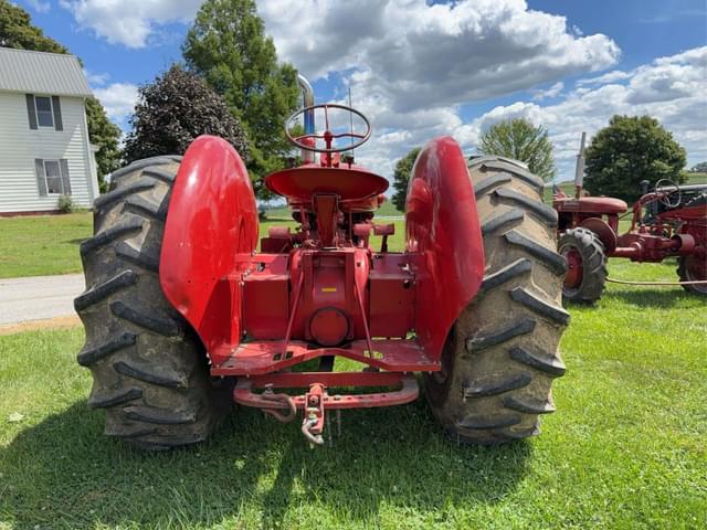 Image of Farmall W9 equipment image 4