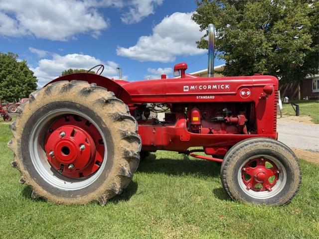 Image of Farmall W9 equipment image 1