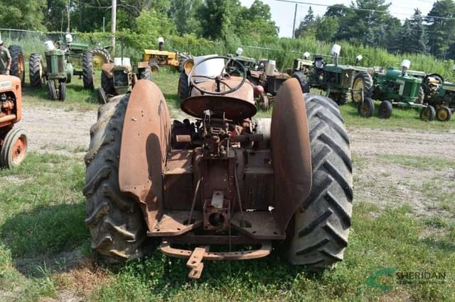 Image of Farmall W9 equipment image 3