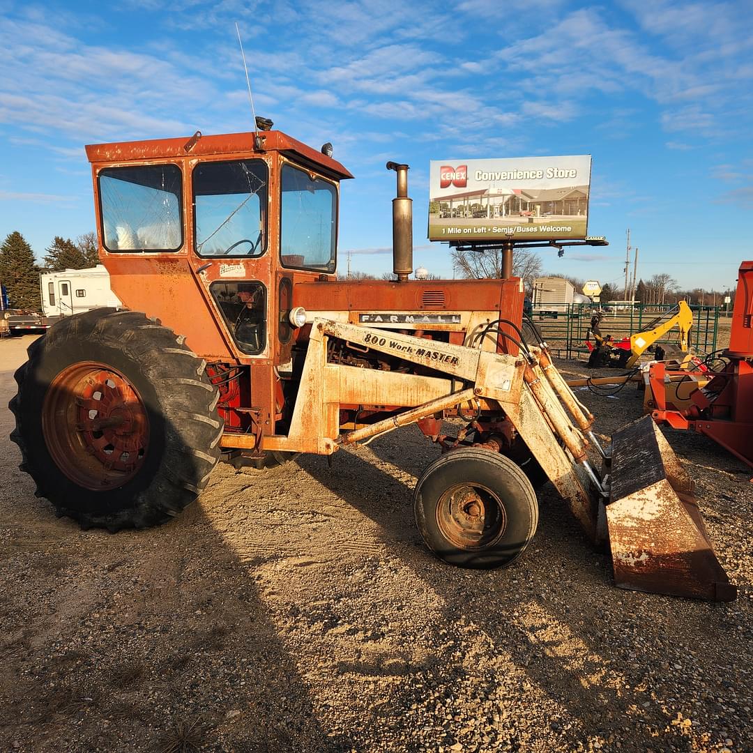 Image of Farmall 806 Primary image