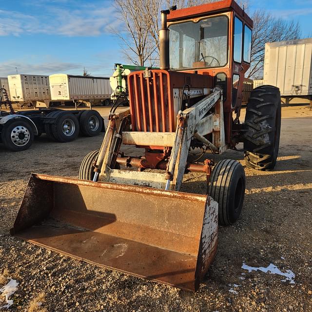 Image of Farmall 806 equipment image 2