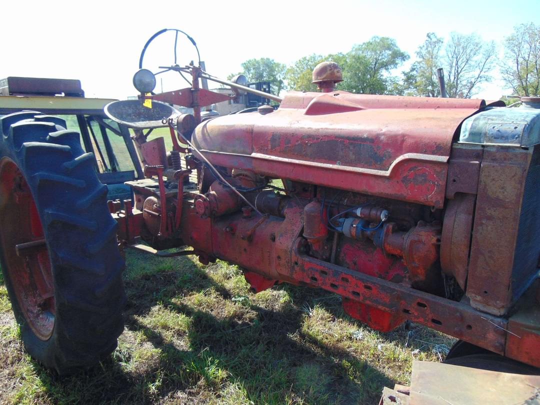 Image of Farmall H Image 1