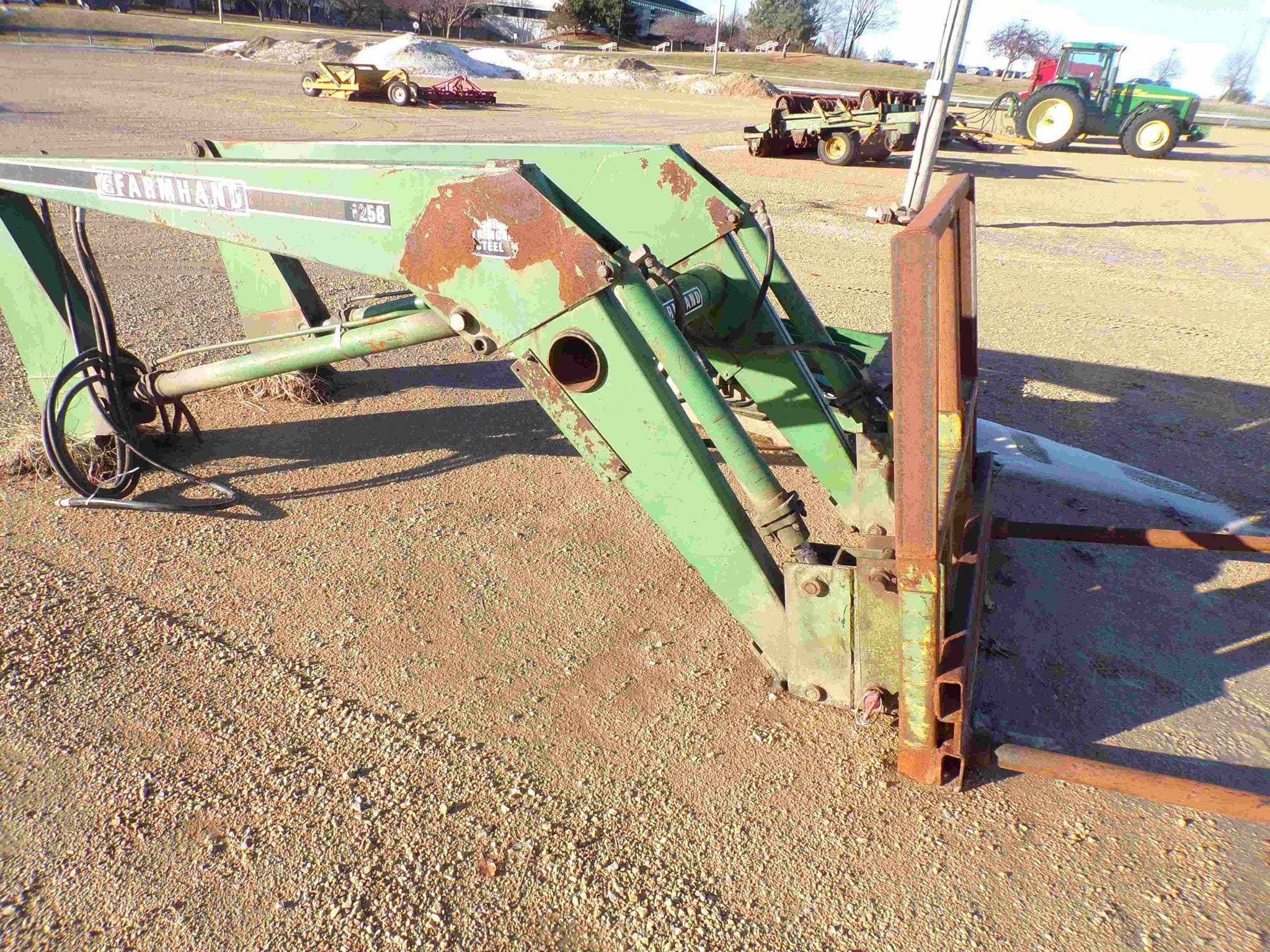 Farmhand F258 Equipment Image0