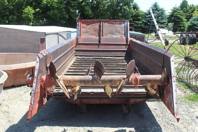 Image of Farmhand 450 equipment image 2