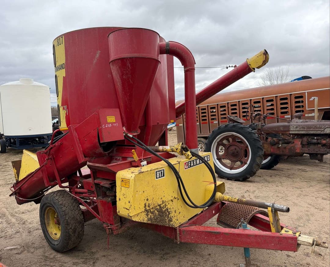 Image of Farmhand 817 Primary image