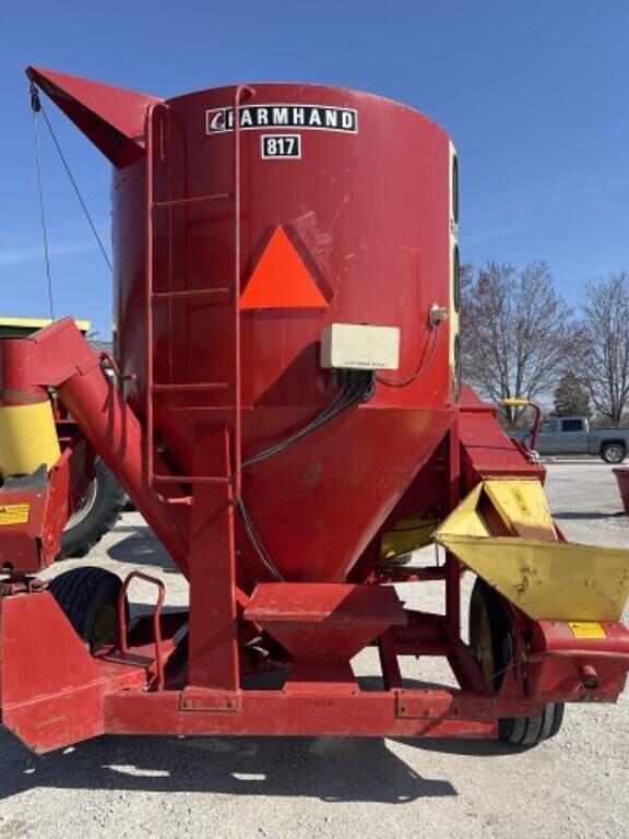 Image of Farmhand 817 equipment image 2