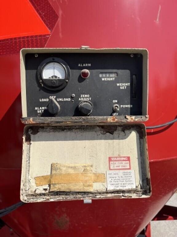 Image of Farmhand 817 equipment image 3