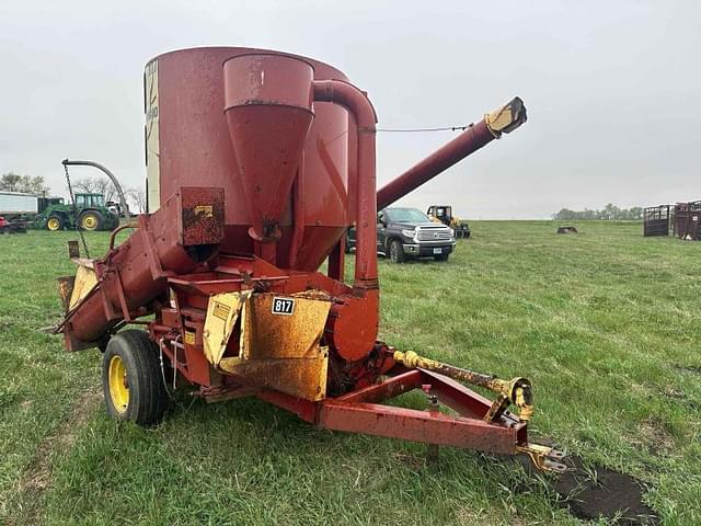 Image of Farmhand 817 equipment image 4