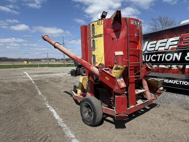 Image of Farmhand 817 equipment image 1