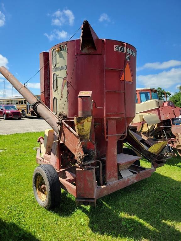 Image of Farmhand 817 equipment image 2
