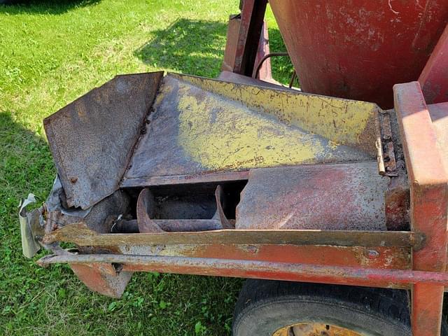 Image of Farmhand 817 equipment image 4