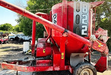 Image of Farmhand 822 Primary Image