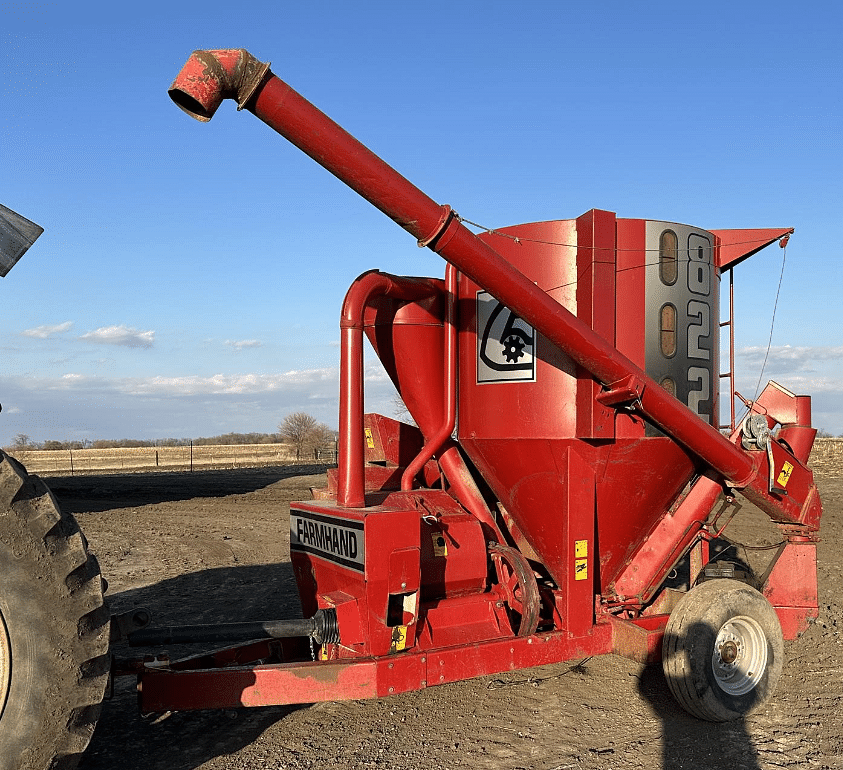 tractor-zoom-farmhand-822