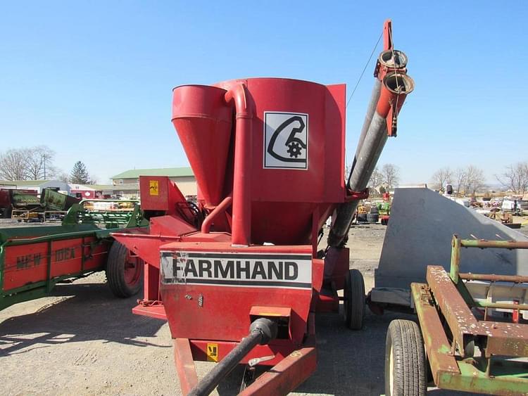 Farmhand 822 Equipment Image0