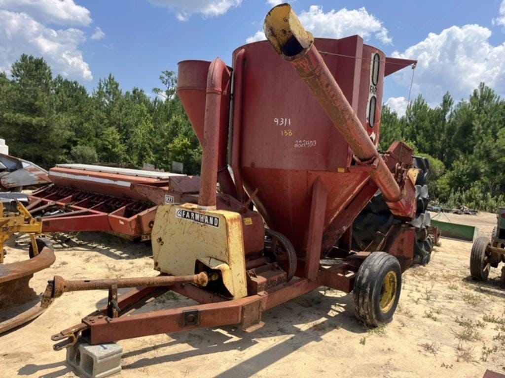 Farmhand 827 Equipment Image0