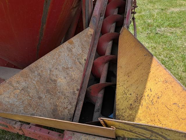 Image of Farmhand 830 equipment image 4