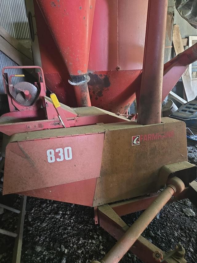 Image of Farmhand 830 equipment image 4