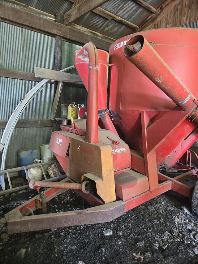 Image of Farmhand 830 equipment image 2