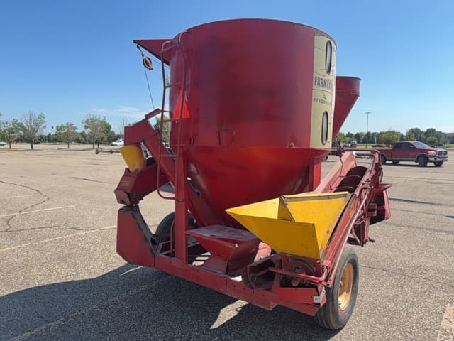 Image of Farmhand 830 equipment image 2