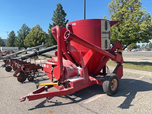 Image of Farmhand 830 equipment image 1