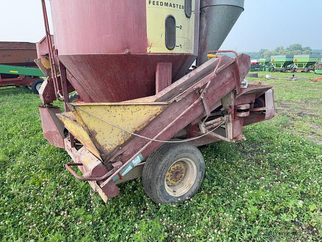 Image of Farmhand 830 equipment image 4