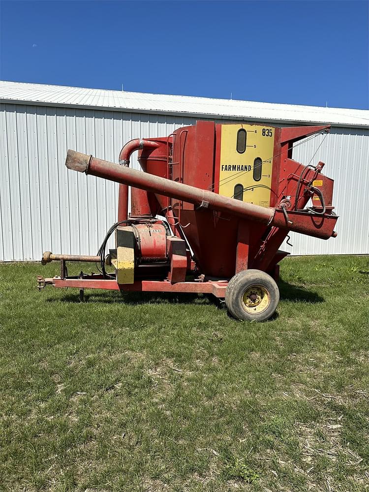Farmhand 835 Equipment Image0
