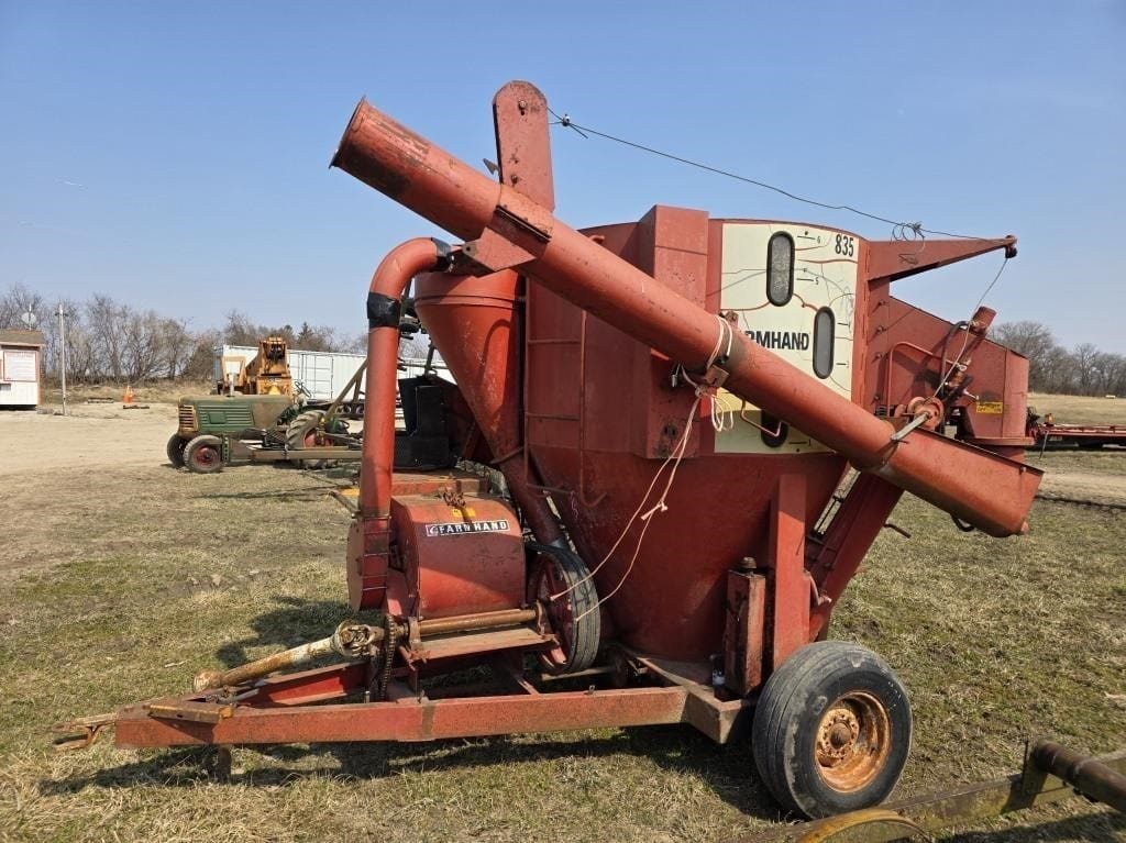 Farmhand 835 Equipment Image0