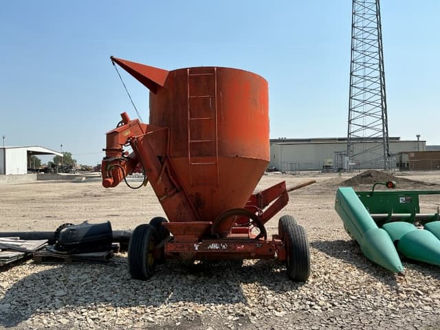 Image of Farmhand Feed Master 860 equipment image 2