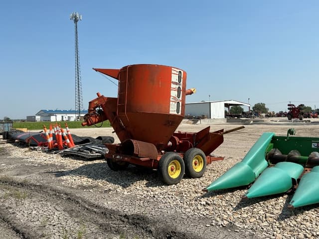 Image of Farmhand Feed Master 860 equipment image 1