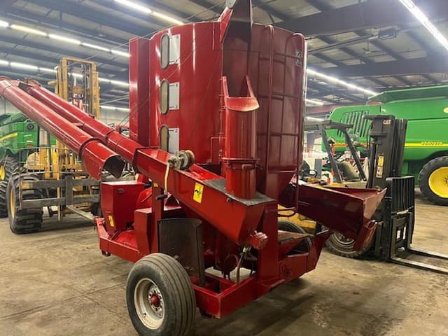 Image of Farmhand 870 equipment image 4