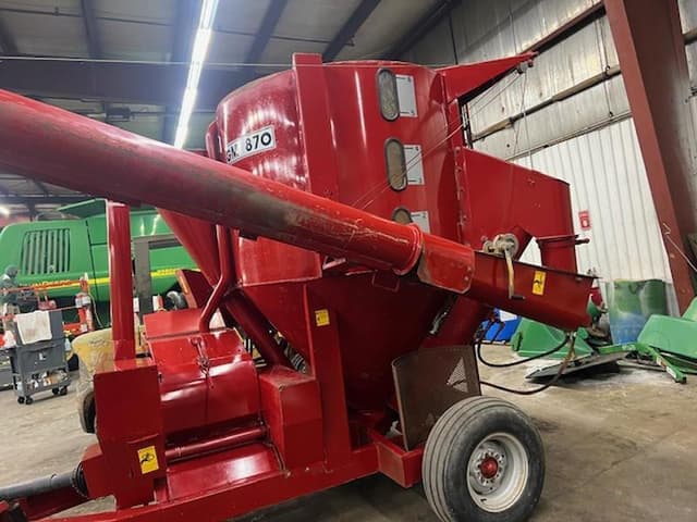 Image of Farmhand 870 equipment image 3