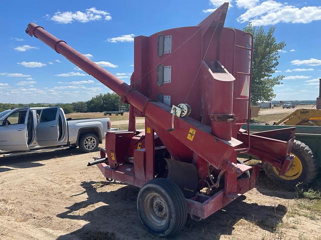 Image of Farmhand 870 equipment image 1