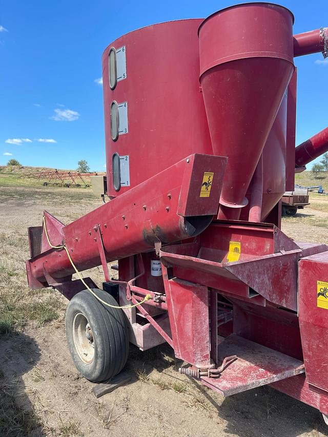 Image of Farmhand 870 equipment image 2