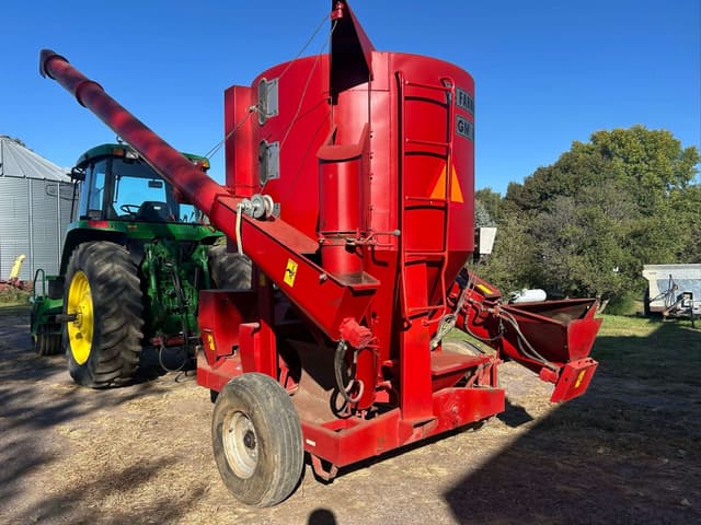 Image of Farmhand 870 equipment image 3