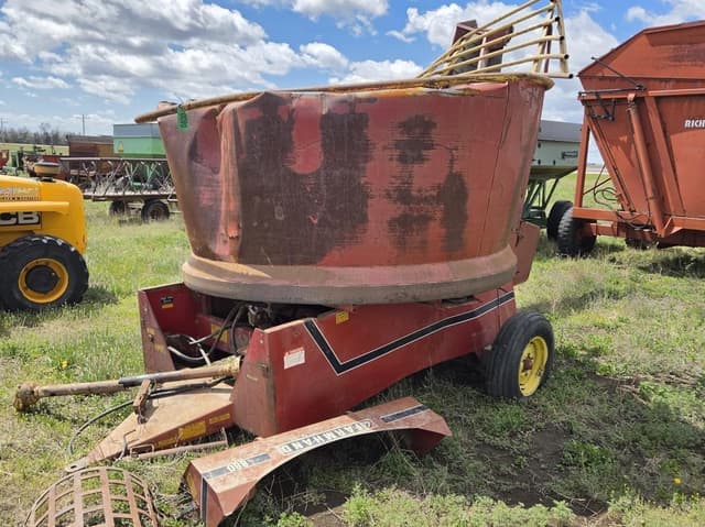 Image of Farmhand 880 equipment image 2