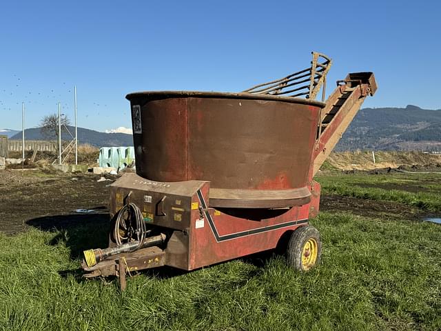 Image of Farmhand 880 equipment image 1