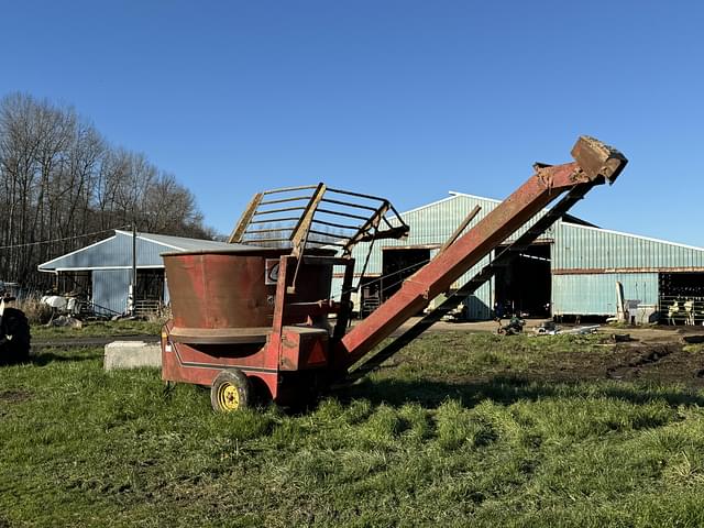 Image of Farmhand 880 equipment image 3