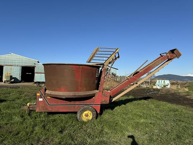 Image of Farmhand 880 equipment image 2