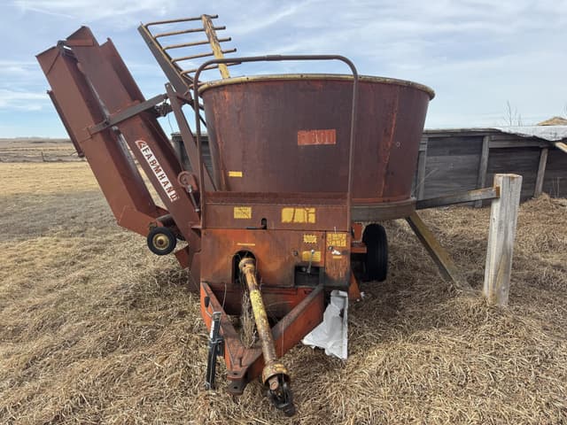 Image of Farmhand 890 equipment image 1