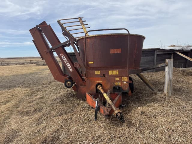 Image of Farmhand 890 equipment image 2