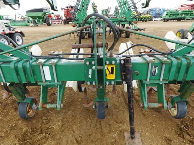 Image of Farmhand F560C equipment image 4