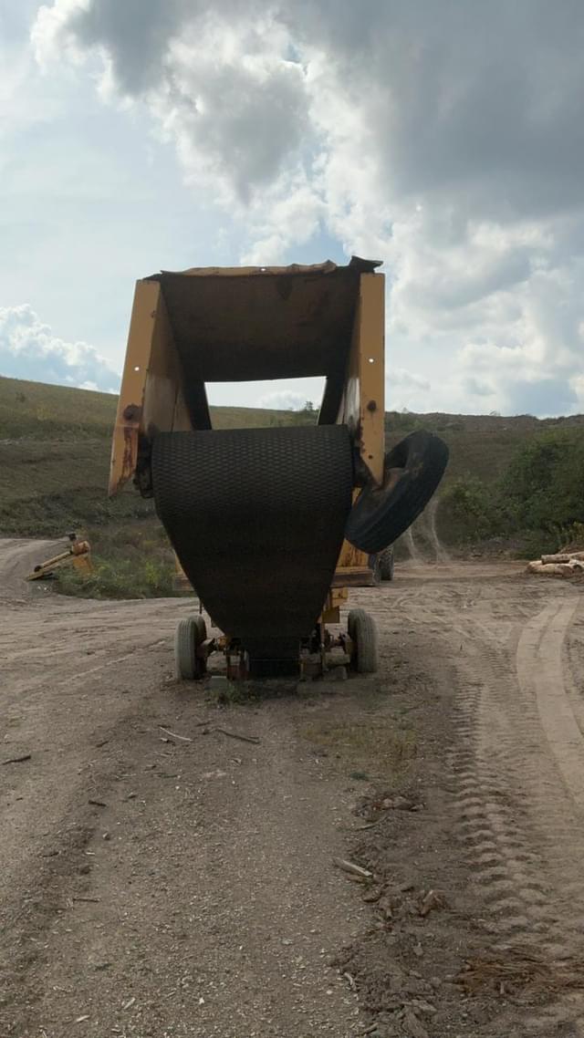 Image of Farmhand 900 equipment image 4