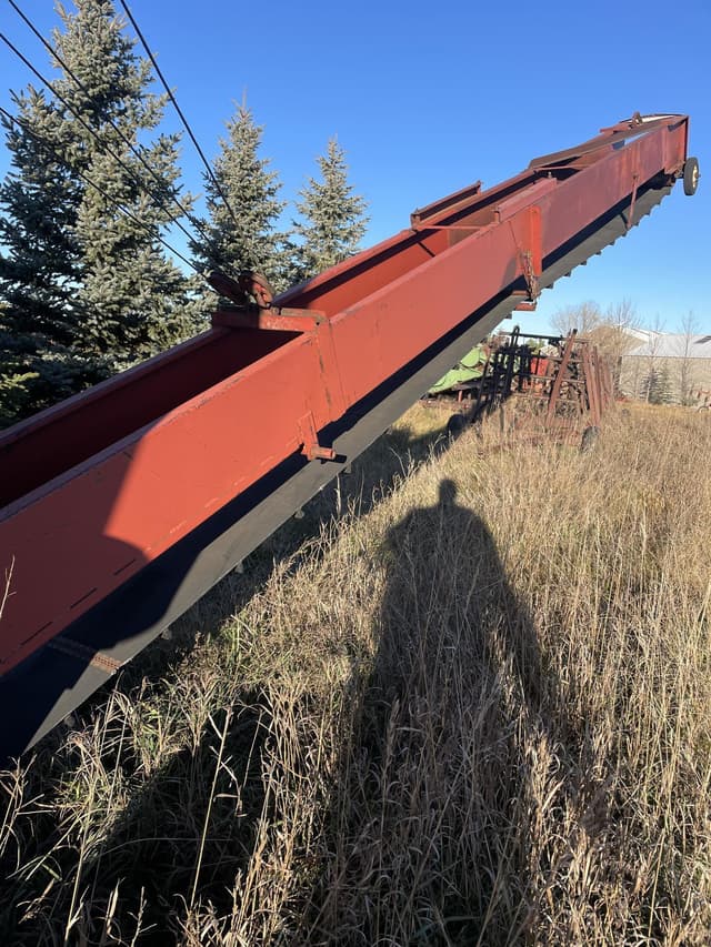 Image of Farmhand 900-B equipment image 3