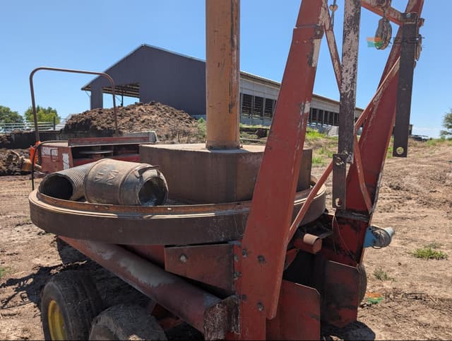 Image of Farmhand 900-B equipment image 3