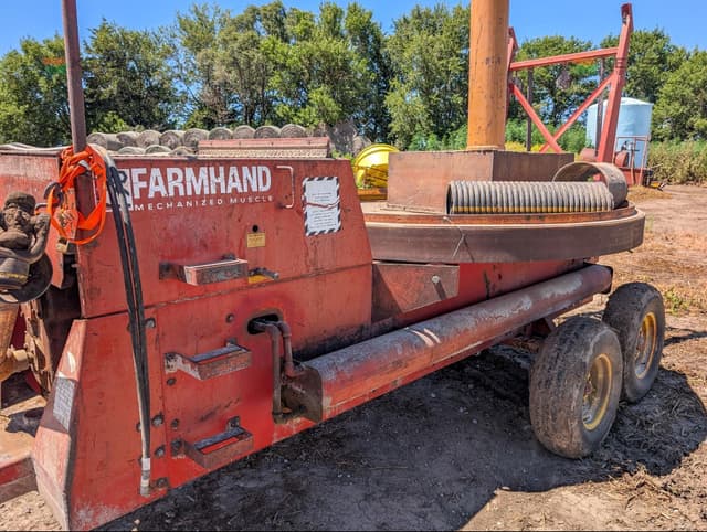 Image of Farmhand 900-B equipment image 2
