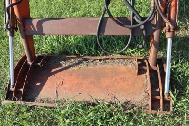 Image of Farmhand F-11 equipment image 3