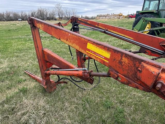 Image of Farmhand F-21 equipment image 2